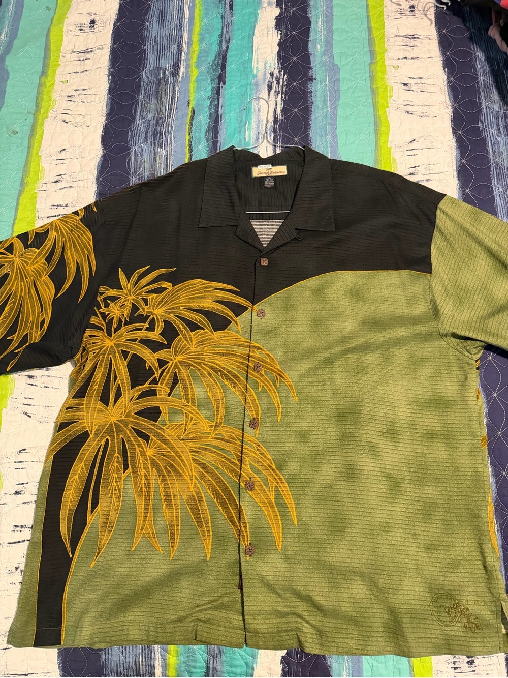 Tommy Bahama Button Down